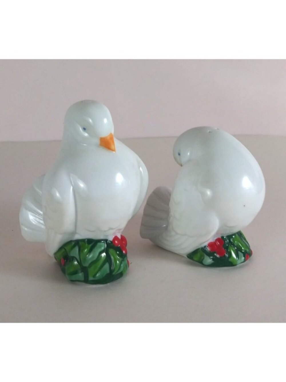 Vintage 1993 Avon Ceramic White Doves 3.25" Salt & Pepper Shakers